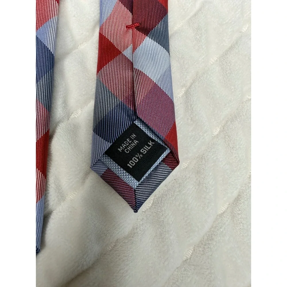 Tommy Hilfiger Mens Silk Necktie Red Blue Plaid Checkered Formal Business Tie